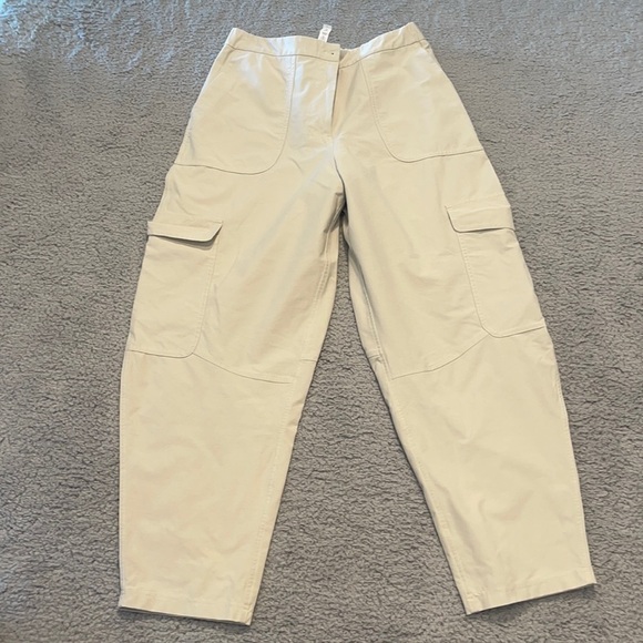 Lululemon Light Utilitech Cargo Pocket High-Rise Pant
Natural Ivory size 27 - Picture 2 of 12